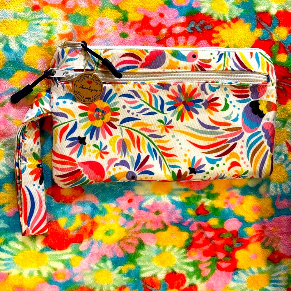 Wristlet purse